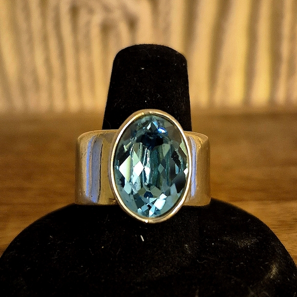 Elegant Silver Blue Aquamarine Ring - Picture 1 of 4